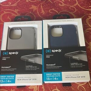 Speck iPhone 12/12 Pro Cases Black and Blue